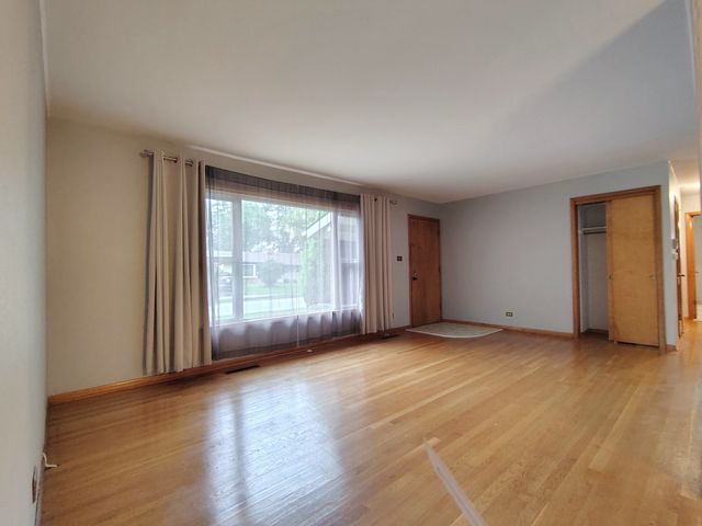15017 Sunset Avenue, Oak Forest, IL 60452