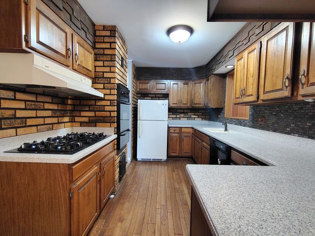 15017 Sunset Avenue, Oak Forest, IL 60452