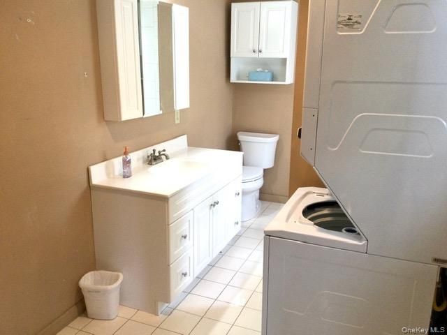 56 Gwendolyn Place, East Islip, NY 11730