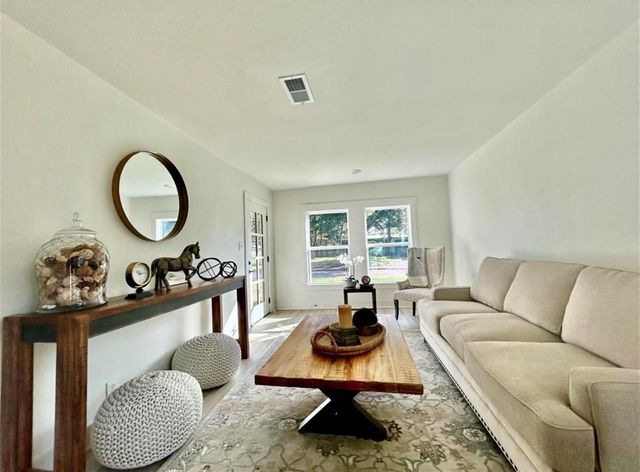 319 Wisteria Street, Lake Jackson, TX 77566