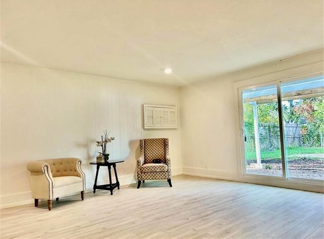 319 Wisteria Street, Lake Jackson, TX 77566