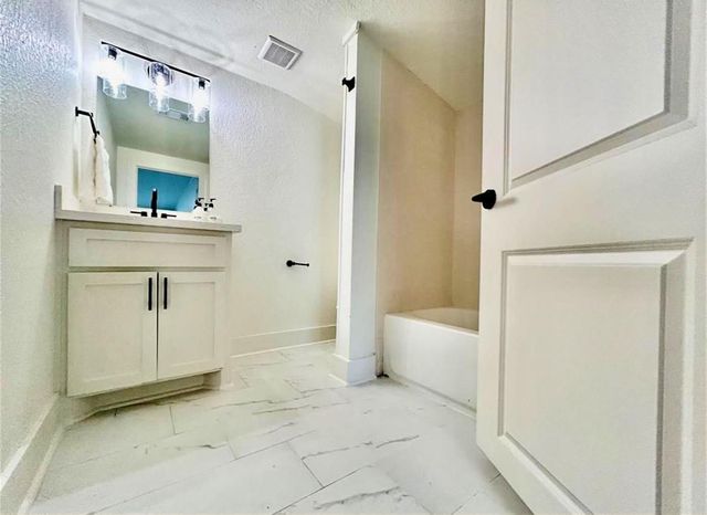 319 Wisteria Street, Lake Jackson, TX 77566