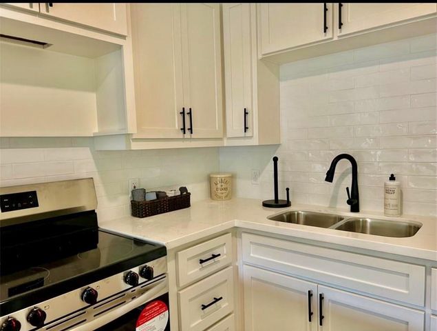 319 Wisteria Street, Lake Jackson, TX 77566