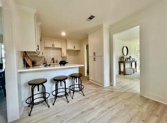 319 Wisteria Street, Lake Jackson, TX 77566