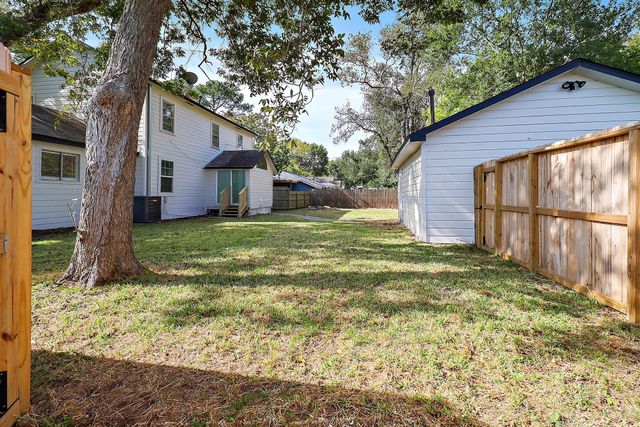 200 Scott Street, Baytown, TX 77520