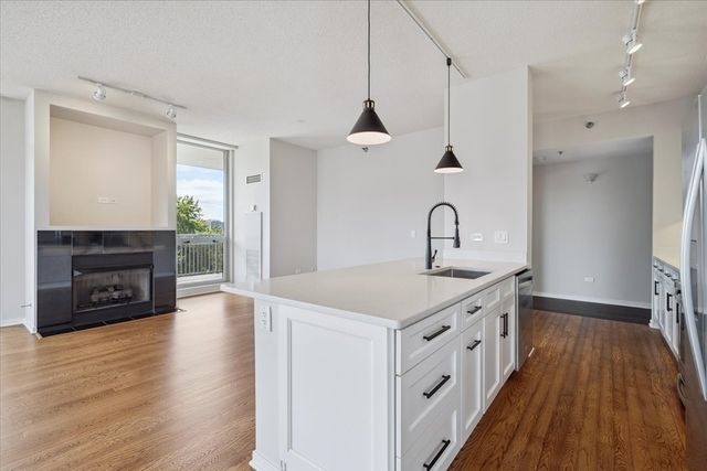 1546 N ORLEANS Street 708, Chicago, IL 60610