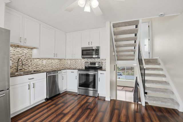 1768 Meadowlark Court 31768, Eagan, MN 55122