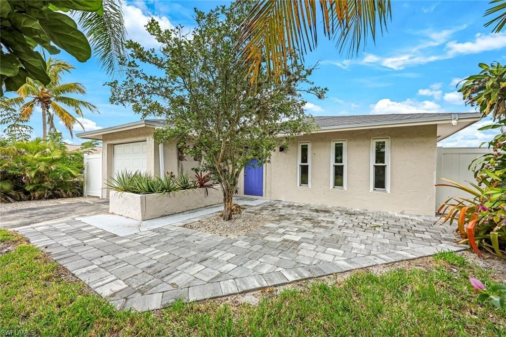645 101st AVE N, NAPLES, FL 34108 — photo 2