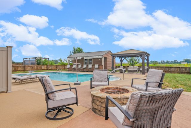 1104 Michaela Cir, Clarksville, TN 37043