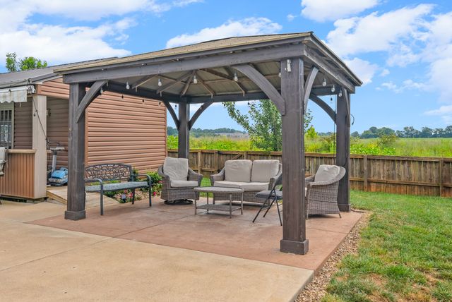 1104 Michaela Cir, Clarksville, TN 37043