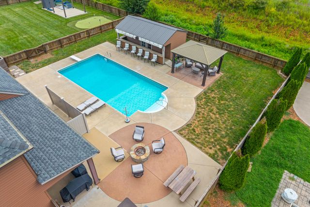 1104 Michaela Cir, Clarksville, TN 37043