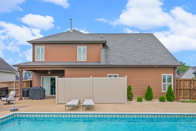1104 Michaela Cir, Clarksville, TN 37043