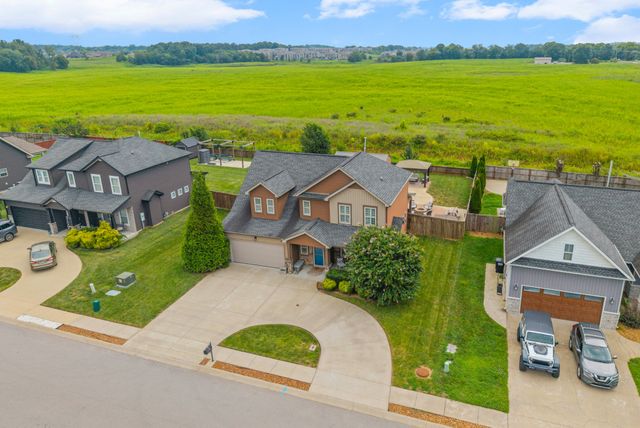 1104 Michaela Cir, Clarksville, TN 37043