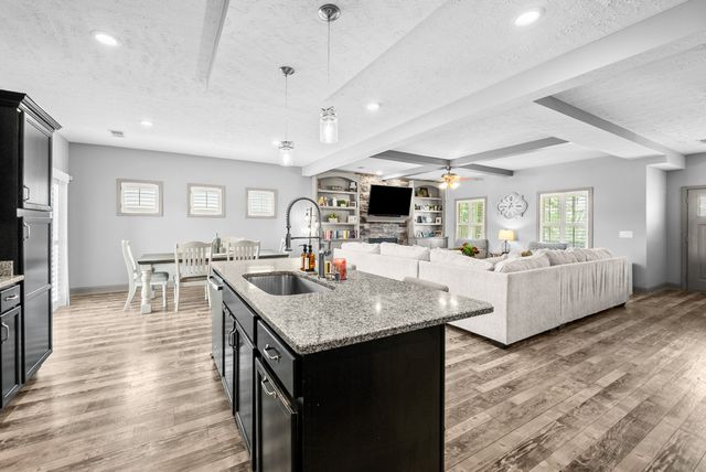 1104 Michaela Cir, Clarksville, TN 37043
