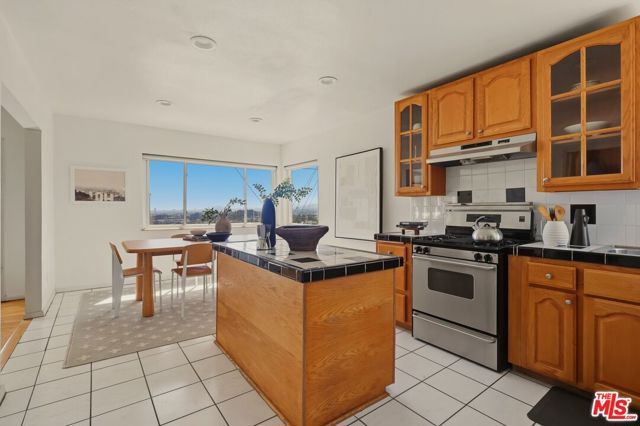 3907 Franklin Avenue, Los Angeles, CA 90027
