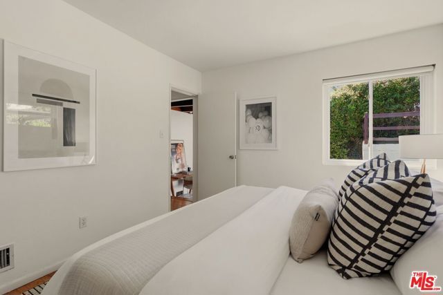 3907 Franklin Avenue, Los Angeles, CA 90027