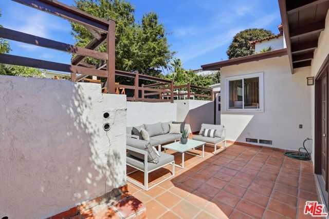 3907 Franklin Avenue, Los Angeles, CA 90027