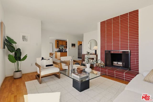 3907 Franklin Avenue, Los Angeles, CA 90027