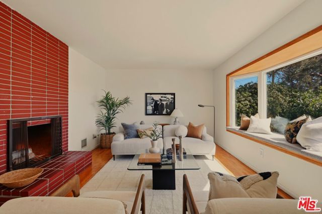 3907 Franklin Avenue, Los Angeles, CA 90027