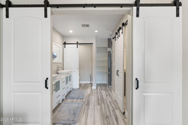 2418 W CALAVAR Road, Phoenix, AZ 85023
