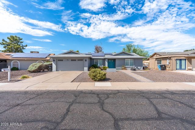 2418 W CALAVAR Road, Phoenix, AZ 85023
