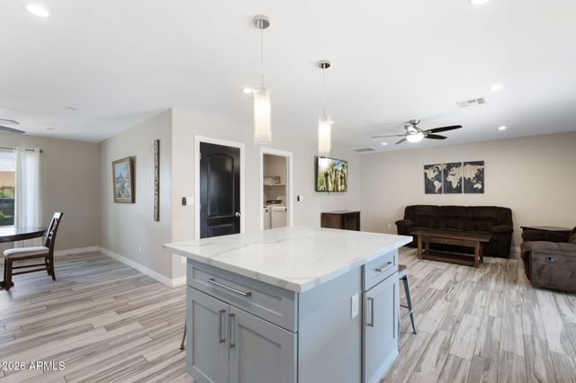 2418 W CALAVAR Road, Phoenix, AZ 85023