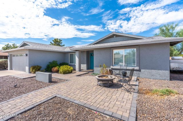 2418 W CALAVAR Road, Phoenix, AZ 85023