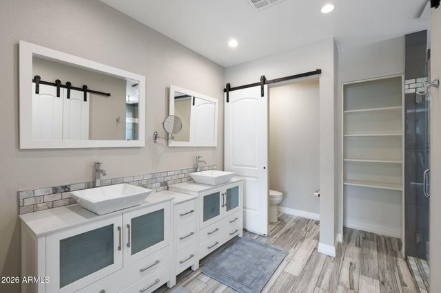 2418 W CALAVAR Road, Phoenix, AZ 85023