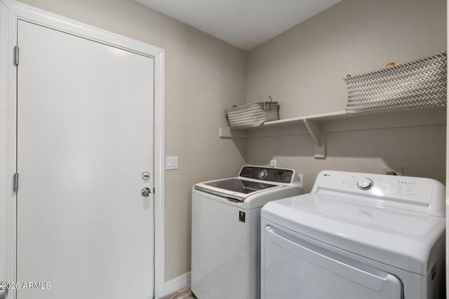 2418 W CALAVAR Road, Phoenix, AZ 85023