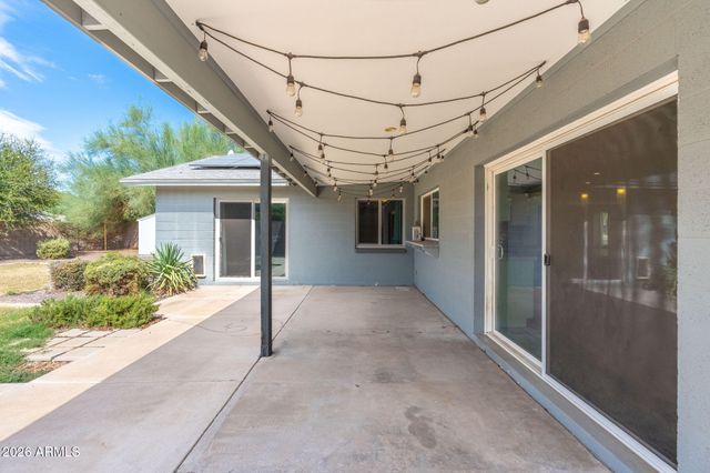 2418 W CALAVAR Road, Phoenix, AZ 85023
