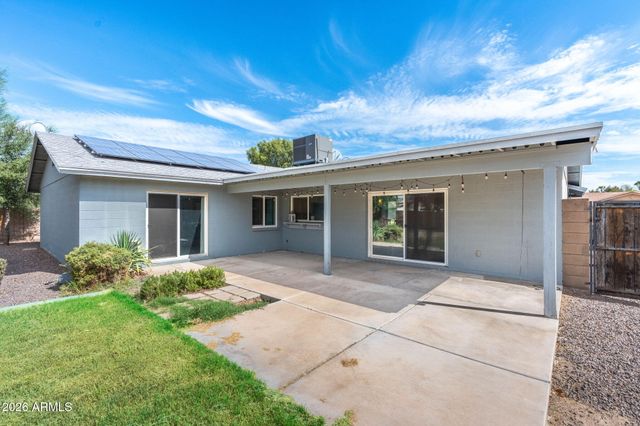 2418 W CALAVAR Road, Phoenix, AZ 85023