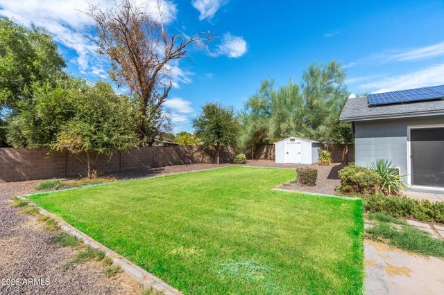 2418 W CALAVAR Road, Phoenix, AZ 85023