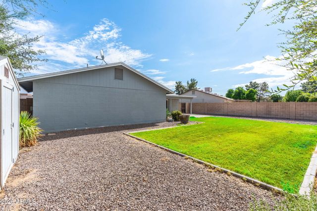 2418 W CALAVAR Road, Phoenix, AZ 85023