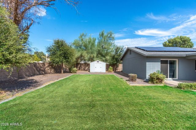 2418 W CALAVAR Road, Phoenix, AZ 85023