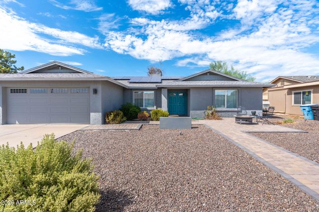 2418 W CALAVAR Road, Phoenix, AZ 85023