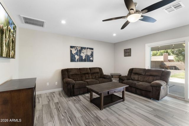 2418 W CALAVAR Road, Phoenix, AZ 85023