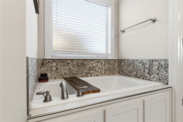 425 Frizzo Street, Tontitown, AR 72762