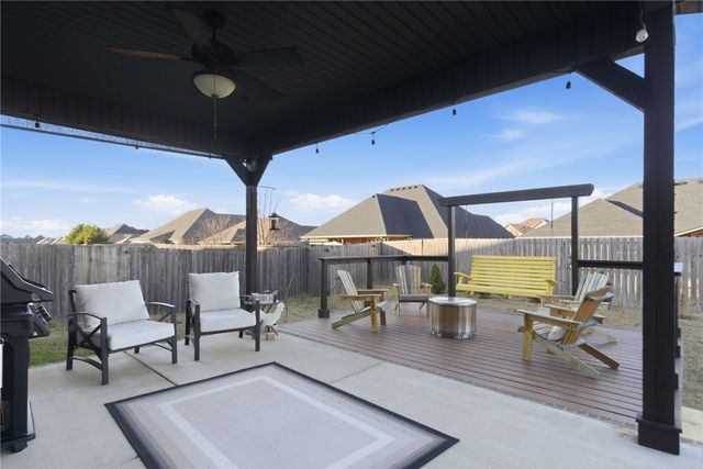 425 Frizzo Street, Tontitown, AR 72762