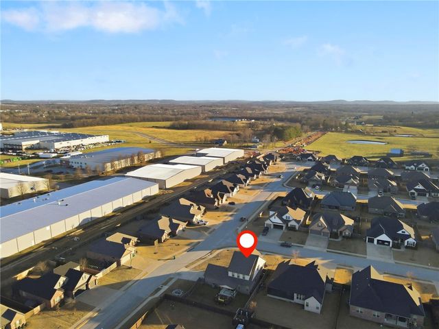 425 Frizzo Street, Tontitown, AR 72762