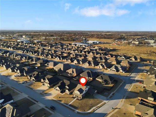 425 Frizzo Street, Tontitown, AR 72762