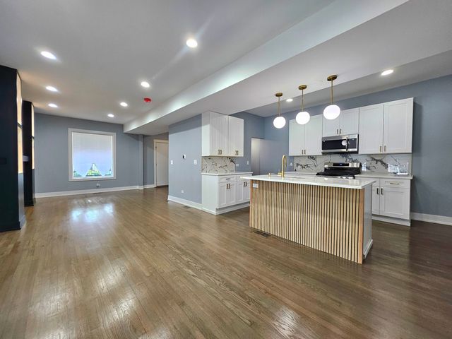 234 W 105th Place, Chicago, IL 60628