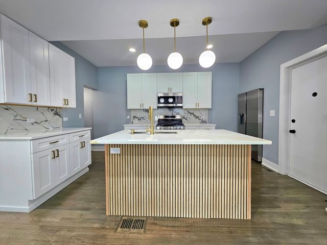 234 W 105th Place, Chicago, IL 60628