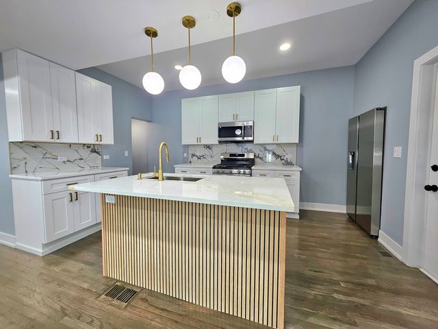234 W 105th Place, Chicago, IL 60628