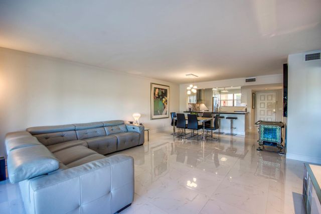 6944 Briarlake Circle 101, Palm Beach Gardens, FL 33418