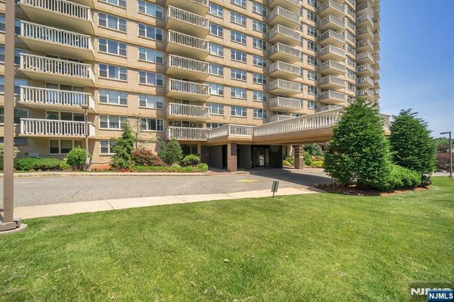 555 North Avenue 1V, Fort Lee, NJ 07024