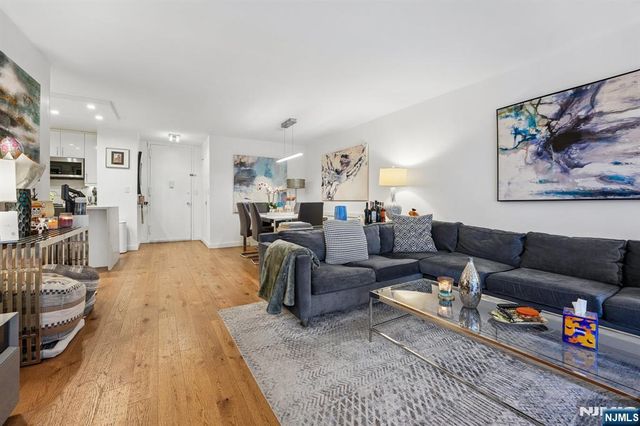 555 North Avenue 1V, Fort Lee, NJ 07024