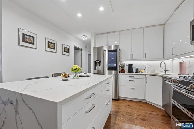 555 North Avenue 1V, Fort Lee, NJ 07024
