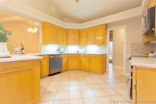 2108 Country Springs Street, Mcalester, OK 74501