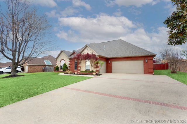 2108 Country Springs Street, Mcalester, OK 74501