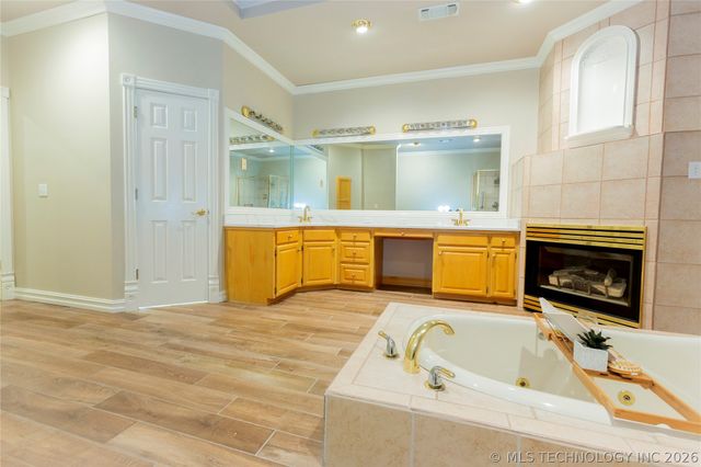 2108 Country Springs Street, Mcalester, OK 74501